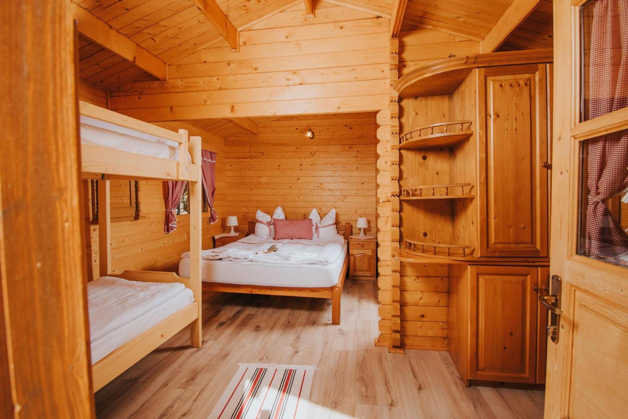 Hotel Vidra Park à Sicasău Extérieur photo